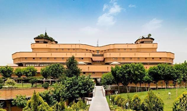 آقای تاجرنیا به ارزش‌هایی مانند صداقت و عدالت ملتزم باشد