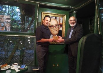 رونمایی عطر پروفسور حسابی در خانه موزه پروفسور حسابی