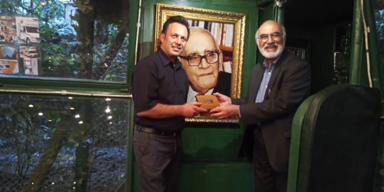 رونمایی عطر پروفسور حسابی در خانه موزه پروفسور حسابی