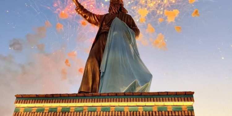 بارگاه شمس تبریزی در خوی پس از دو دهه وقفه گشایش یافت؛ سرمایهگذاری ۲۵۰ میلیارد تومانی برای احیای گردشگری فرهنگی