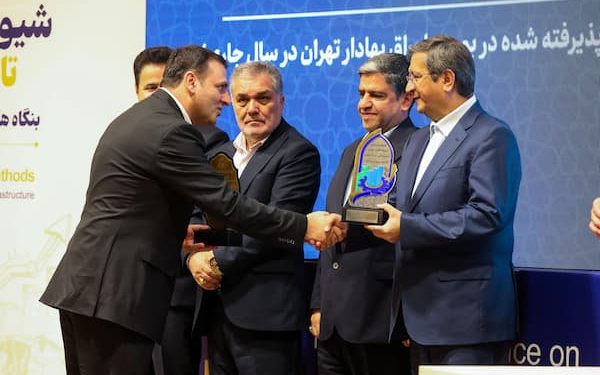 تجلیل از آکو باتری در همایش ملی تأمین مالی؛ نخستین شرکت خصوصی اردبیل در تالار شیشه ای