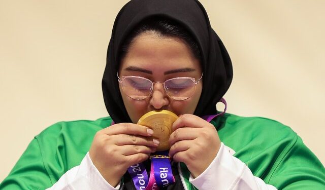 فائزه احمدی قهرمان پاراتیراندازی ناگویا شد؛ ساره جوانمردی مدال نقره گرفت