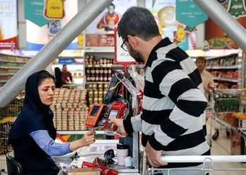 اعتراض به معیار پرداخت کالابرگ ۱.۵ میلیون تومانی؛ کاربران می‌گویند با درآمد ۲۰ میلیون نمی‌توان زندگی کرد